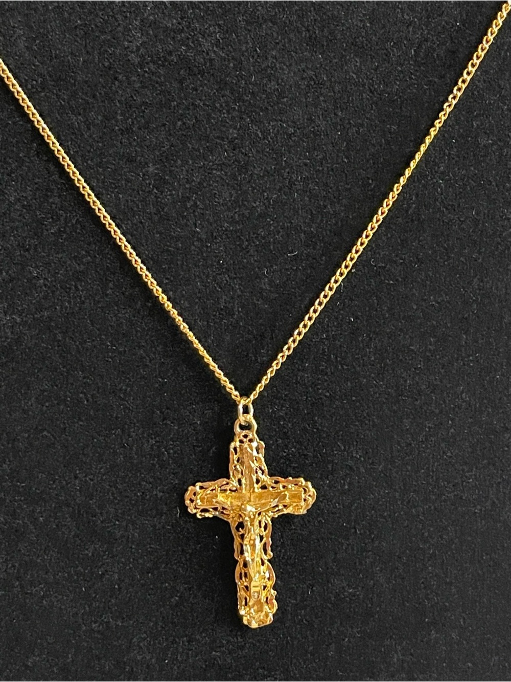 Vintage 14k gold plated lacy crucifix necklace - Picture 1 of 2